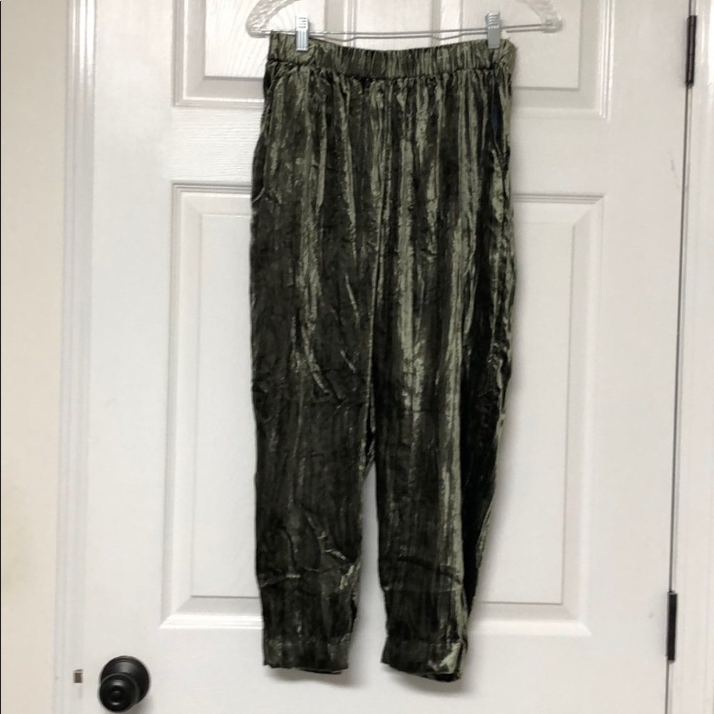 Anthropologie green velvet pants, size XSP.